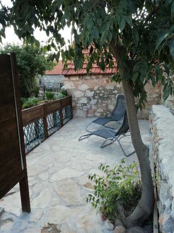 Krka Waterfalls Stonehouse Roko Лозовац Экстерьер фото